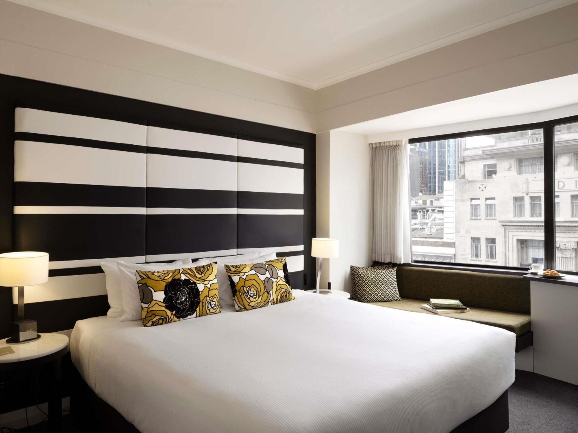 Superior King Room City side