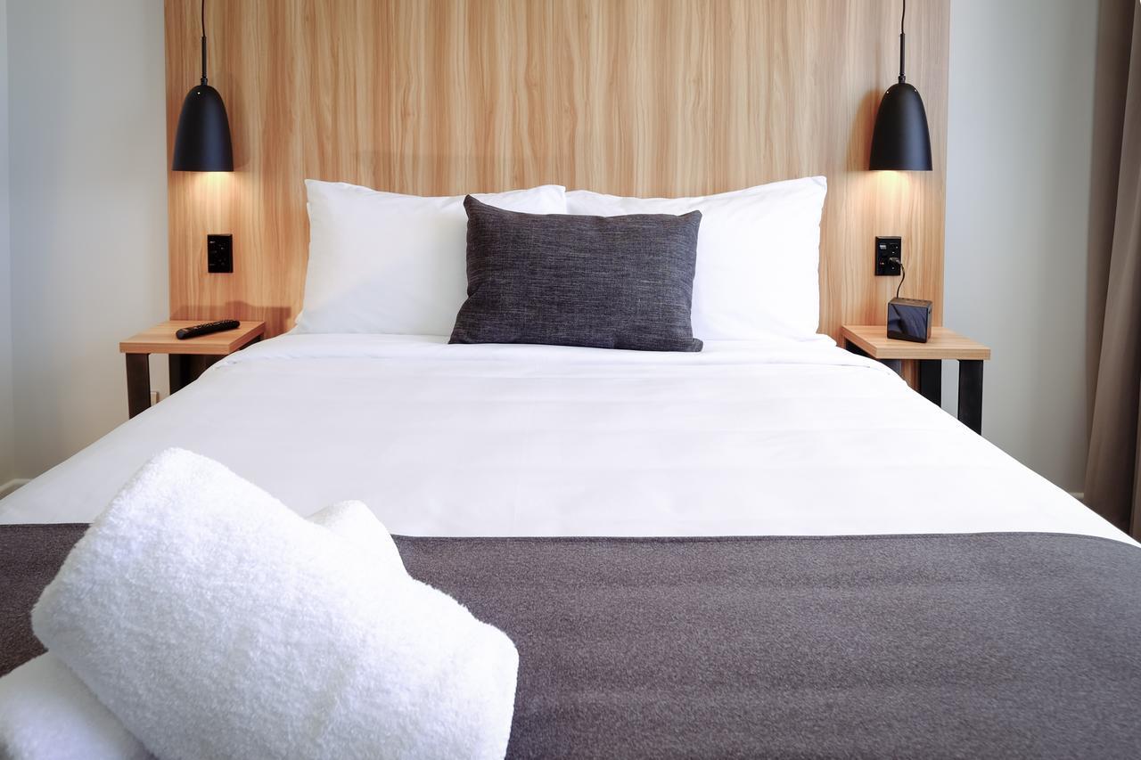 Chambre Lit Queen-Size avec Salle de Bains Privative