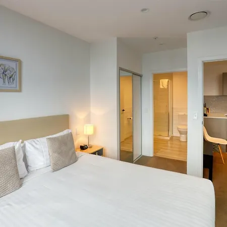 Ramada Suites By Wyndham Victoria Street West-2